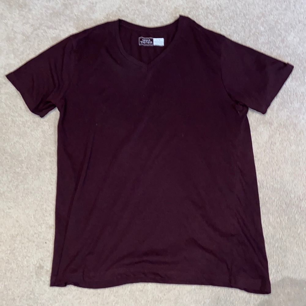 Men’s v-neck tee